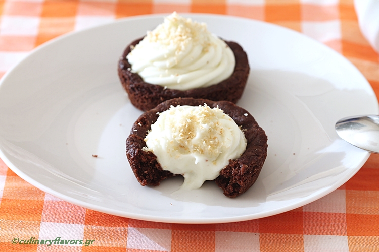 Cookie Cups with Coconut Cream